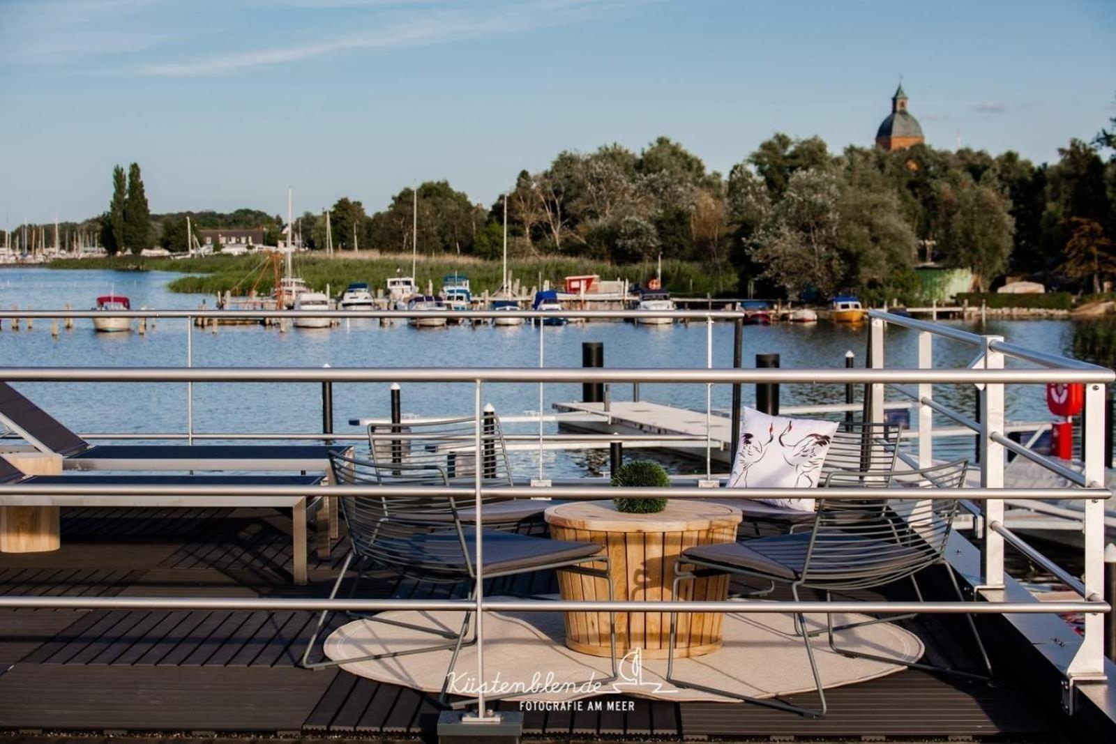 Hausboot Kranichnest Hotel Ribnitz-Damgarten Buitenkant foto