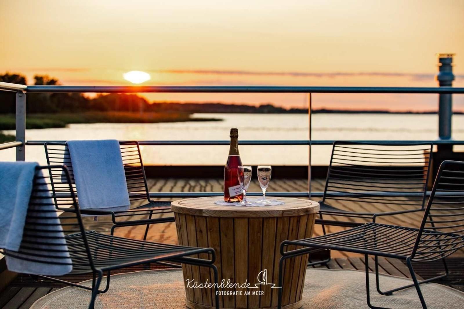 Hausboot Kranichnest Hotel Ribnitz-Damgarten Buitenkant foto
