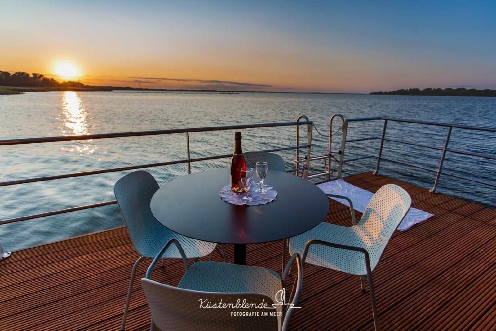 Hausboot Kranichnest Hotel Ribnitz-Damgarten Buitenkant foto